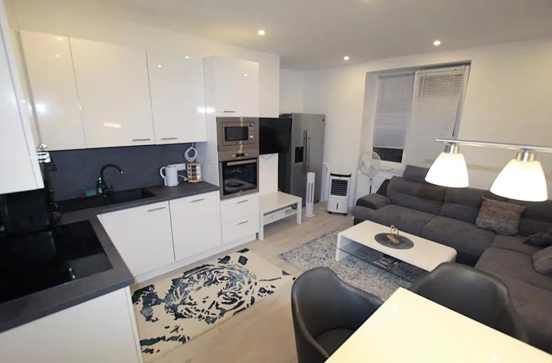 Theresa Tiana Apartman Bécs