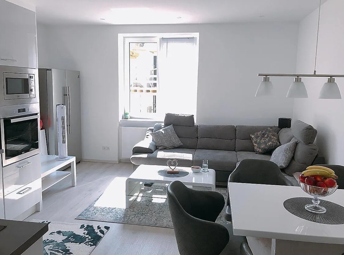 Theresa Tiana Apartman Bécs