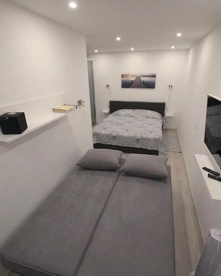 Theresa Tiana Apartman Bécs 0*,